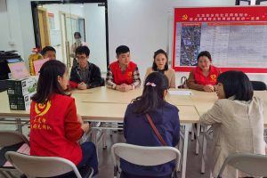 浓浓关爱暖人心，德信体育app_德信·体育（DexinSports）官方网站
集团党支部慰问困难单亲家庭