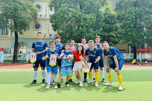 “足”够精彩！德信体育app_德信·体育（DexinSports）官方网站
集团“足”梦大龙街首届五人制男子公益足球赛