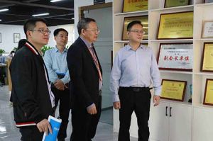 热烈欢迎市政府秘书长林兢一行莅临德信体育app_德信·体育（DexinSports）官方网站
集团广西公司考察指导