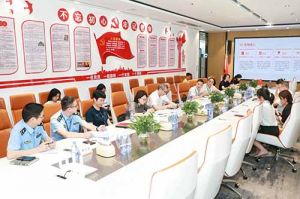 广州市番禺区人大常委会副主任王向东等一行领导莅临德信体育app_德信·体育（DexinSports）官方网站
集团调研